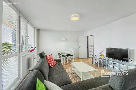Prodej bytu 3+1 70 m² Na Vyhaslém, Kladno
