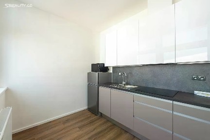 Pronájem bytu 1+kk 32 m² třída Míru, Pardubice - Zelené Předměstí