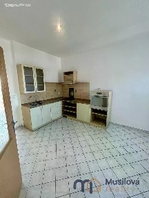 Pronájem bytu 2+1 63 m² Brožíkova, Teplice