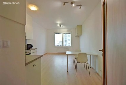 Pronájem bytu 1+kk 30 m² Hlučkova, Praha - Letňany