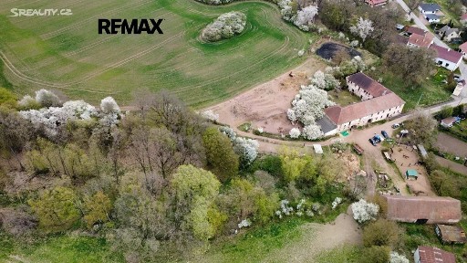 Prodej rodinného domu 951 m², pozemek 12336 m²