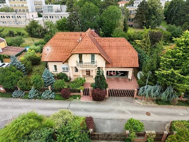 Prodej rodinného domu 300 m², pozemek 803 m² Nad Helmrovkou, Praha - Lysolaje