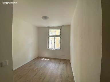 Pronájem bytu 2+kk 34 m² U smaltovny, Praha - Holešovice
