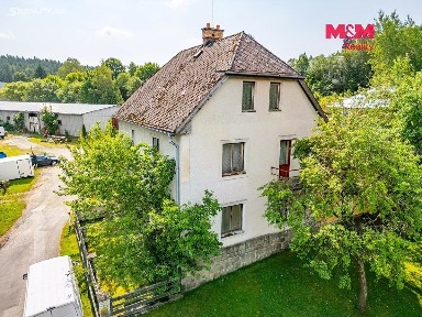 Prodej rodinného domu 230 m², pozemek 380 m²