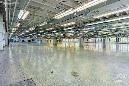 Pronájem skladového prostoru 900 m²