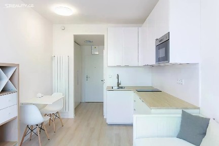 Pronájem bytu 1+kk 18 m² Poděbradská, Praha - Vysočany