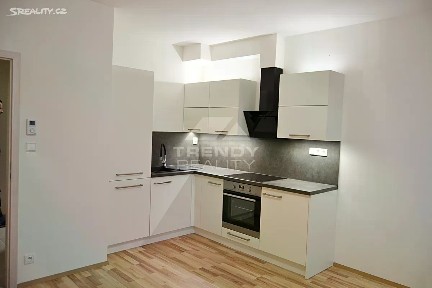 Pronájem bytu 1+kk 29 m² Nemocniční, Plzeň - Jižní Předměstí