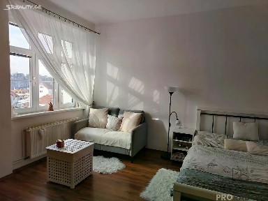 Pronájem bytu 1+1 44 m² Jugoslávská, Znojmo