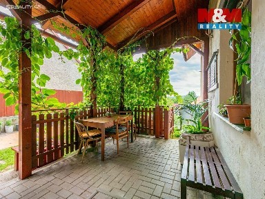 Prodej rodinného domu 140 m², pozemek 2049 m²