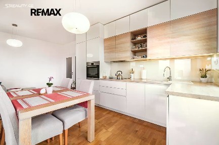 Prodej bytu 1+kk 45 m² Učňovská, Praha - Hrdlořezy