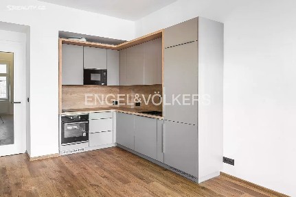 Pronájem bytu 1+kk 34 m² Kroftova, Praha - Smíchov