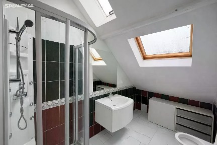 Pronájem bytu 1+kk 30 m² Nad drahou, Praha - Velká Chuchle