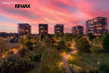 Pronájem bytu 2+kk 64 m² Ke Kapslovně, Praha - Žižkov