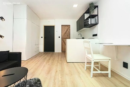 Pronájem bytu 1+kk 19 m² Jilemnického, Pardubice - Zelené Předměstí