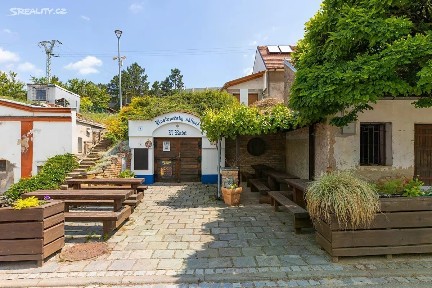 Prodej komerční nemovitosti 421 m²
