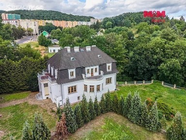 Prodej rodinného domu 445 m², pozemek 2906 m²