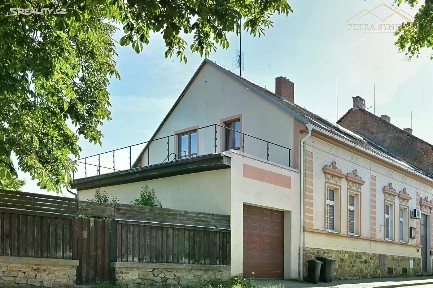 Prodej rodinného domu 254 m², pozemek 1374 m²
