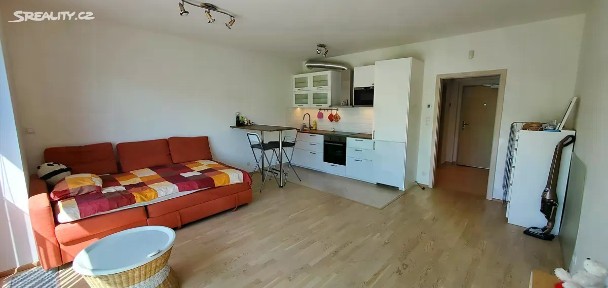 Pronájem bytu 1+kk 36 m² Olšanská, Praha - Žižkov