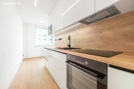 Prodej bytu 2+1 56 m² Nádražní, Otrokovice