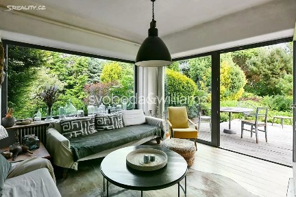 Prodej rodinného domu 349 m², pozemek 2358 m²