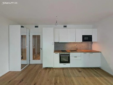 Pronájem bytu 1+kk 34 m² U Komína, Praha - Radlice