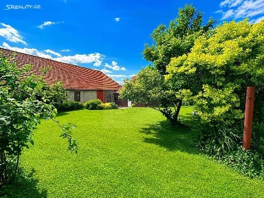 Prodej rodinného domu 4500 m², pozemek 3800 m²