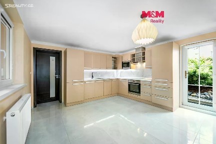 Prodej rodinného domu 184 m², pozemek 1113 m²