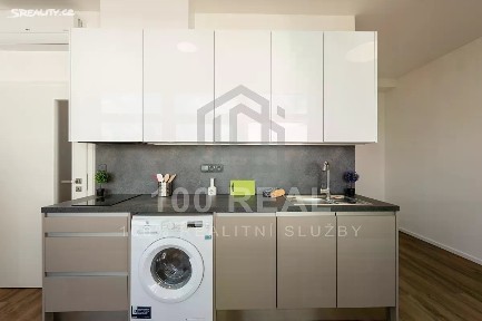 Pronájem bytu 1+kk 37 m² třída Míru, Pardubice - Zelené Předměstí