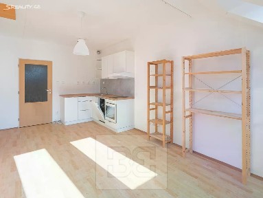 Prodej bytu 1+kk 30 m² Herlíkovická, Praha - Kbely