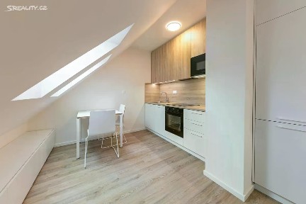 Pronájem bytu 1+kk 30 m² Veletržní, Praha - Bubeneč