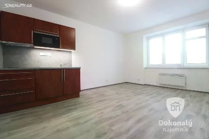 Pronájem bytu 1+kk 27 m² Kolbenova, Praha - Vysočany