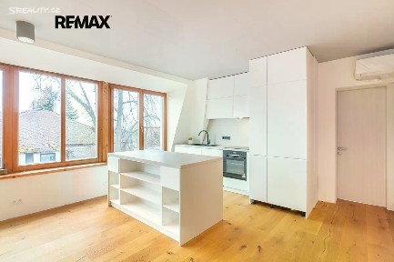Pronájem bytu 5+kk 136 m²