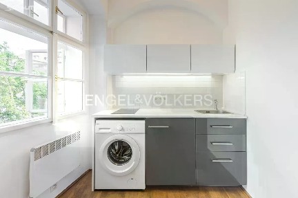 Pronájem bytu 1+kk 30 m² Hroznová, Praha - Malá Strana