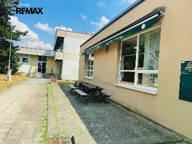 Pronájem obchodního prostoru 427 m²