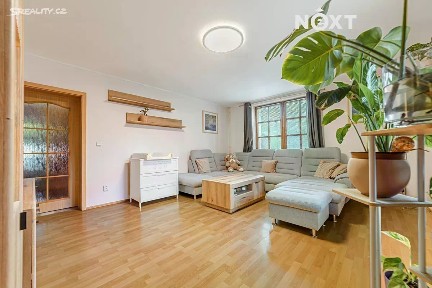Prodej rodinného domu 214 m², pozemek 2616 m²