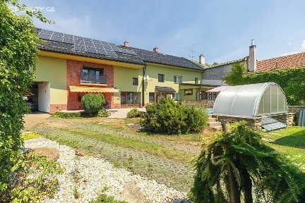 Prodej rodinného domu 332 m², pozemek 3716 m²