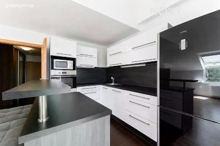 Prodej bytu 2+kk 72 m² Nad statkem, Praha - Újezd u Průhonic