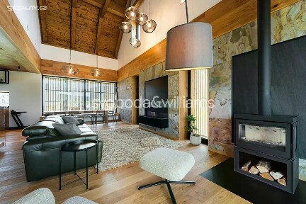 Prodej rodinného domu 303 m², pozemek 1104 m²