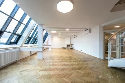 Pronájem bytu 4+1 227 m² Vinohradská, Praha - Vinohrady