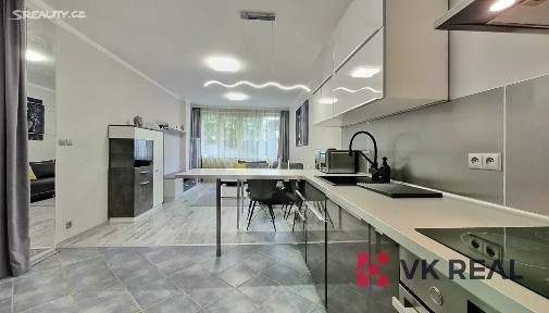 Pronájem bytu 2+kk 70 m² Lužná, Praha - Vokovice