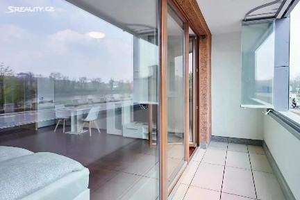 Pronájem bytu 1+kk 45 m² V Háji, Praha - Holešovice