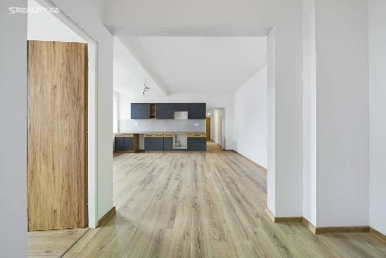 Prodej bytu 4+kk 77 m² Závodu míru, Karlovy Vary - Stará Role