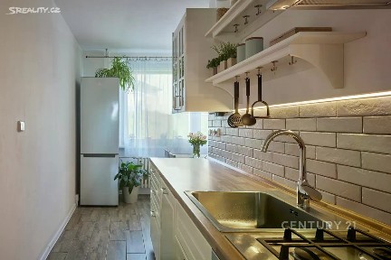 Pronájem bytu 3+1 73 m² V Zahradách, Dobšice