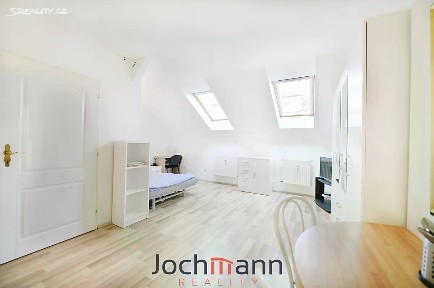 Pronájem bytu 1+kk 34 m²