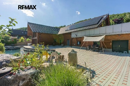 Prodej vily 486 m², pozemek 1661 m²