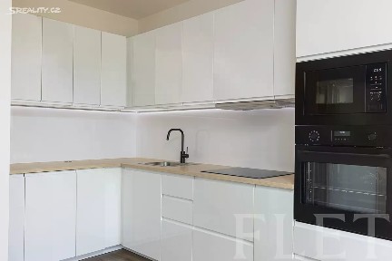 Pronájem bytu 2+kk 50 m² Arnošta Valenty, Praha - Černý Most