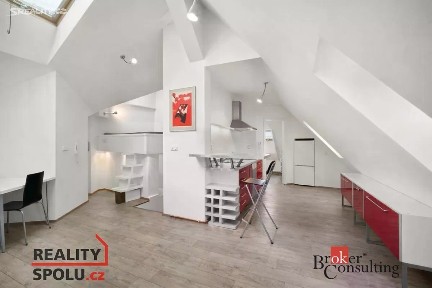 Pronájem bytu 1+kk 58 m² Bulharská, Praha - Vršovice