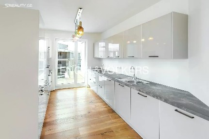 Pronájem bytu 3+kk 93 m² Ramonova, Praha - Strašnice