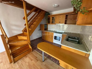 Šestajovice, Praha-východ, Starý dvůr
