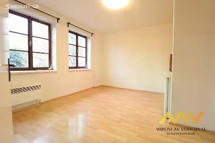 Pronájem bytu 1+kk 28 m² Dlouhá, Hradec Králové